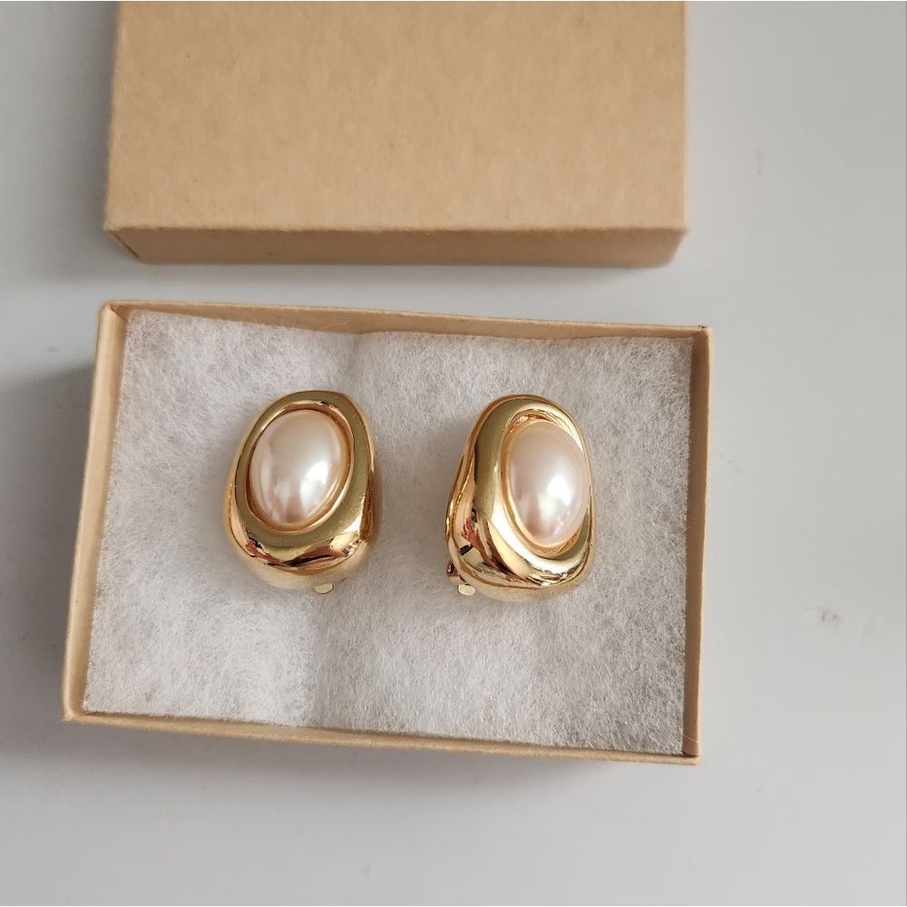 ✨️VINTAGE Givenchy Clip-on Gold Earrings